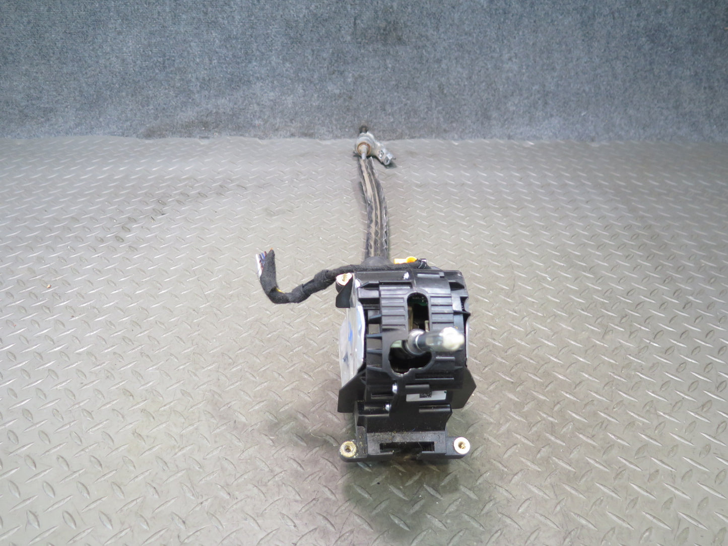 2011-2018 Porsche Cayenne 958 Automatic Transmission Gear Shifter w Cable