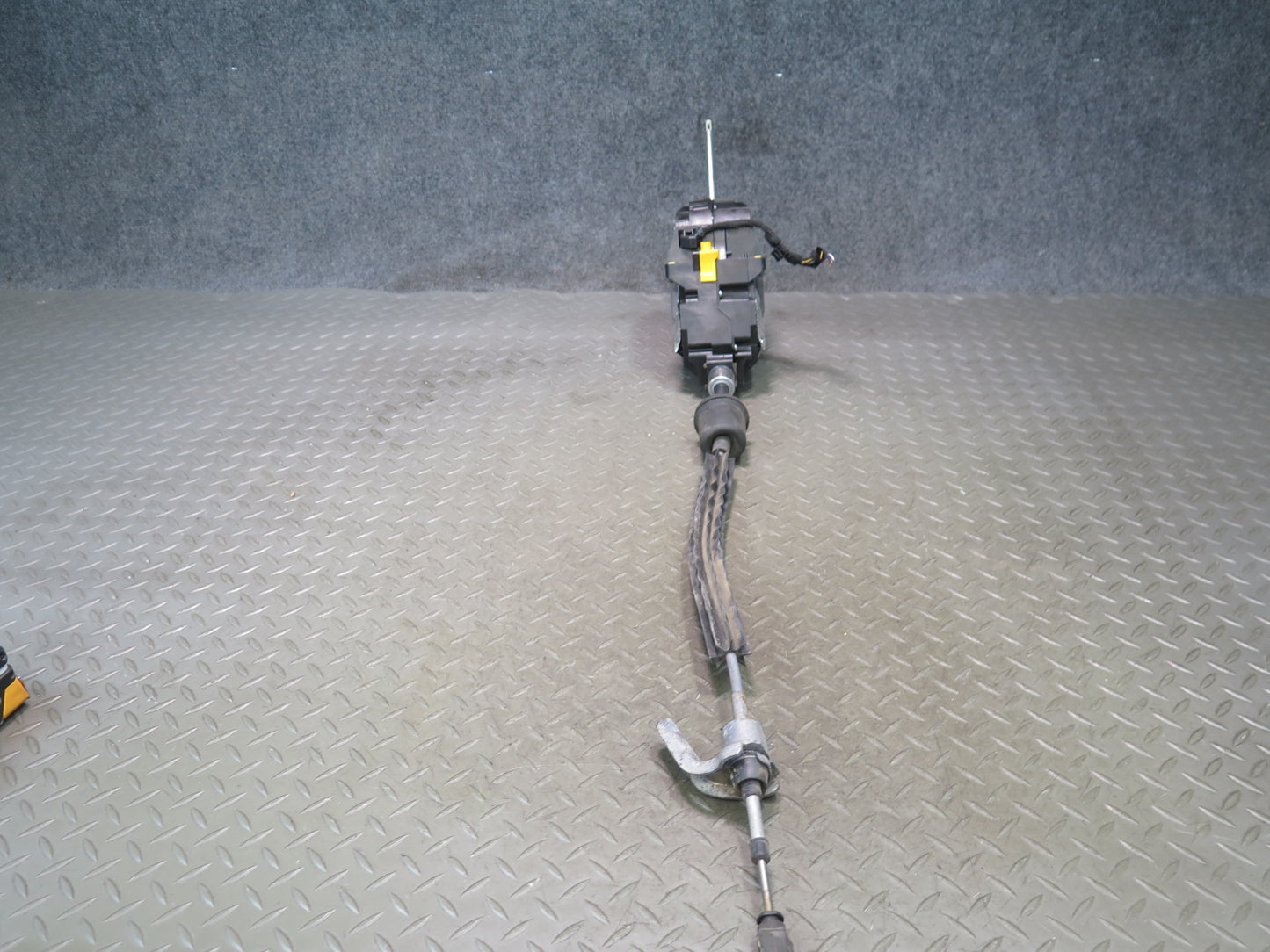 2011-2018 Porsche Cayenne 958 Automatic Transmission Gear Shifter w Cable