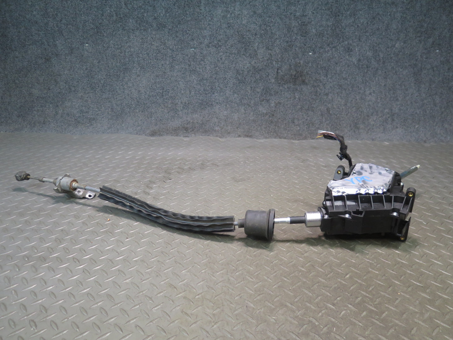 2011-2018 Porsche Cayenne 958 Automatic Transmission Gear Shifter w Cable