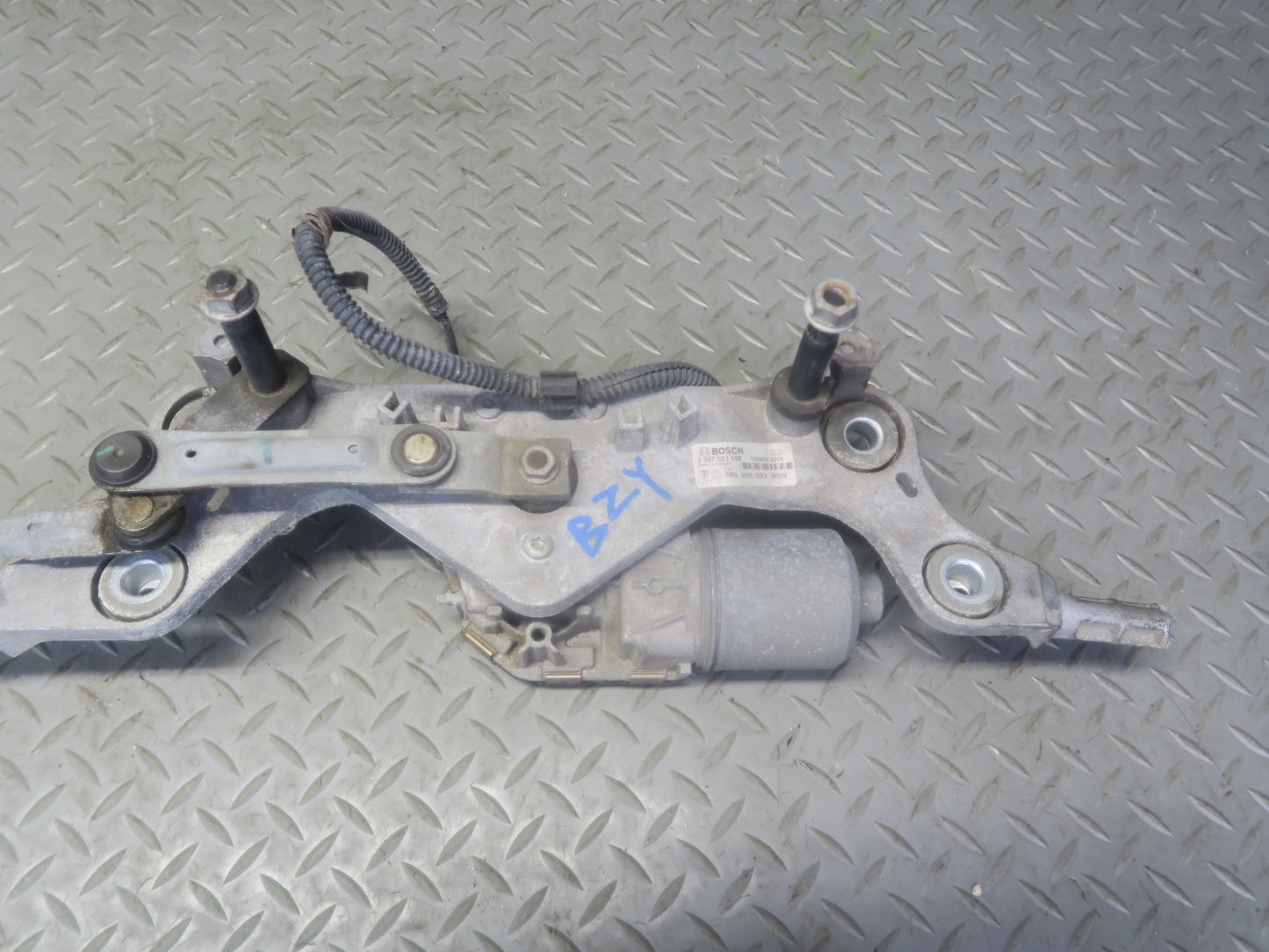 2011-2018 Porsche Cayenne 958 Windshield Wiper Transmission Linkage w Motor