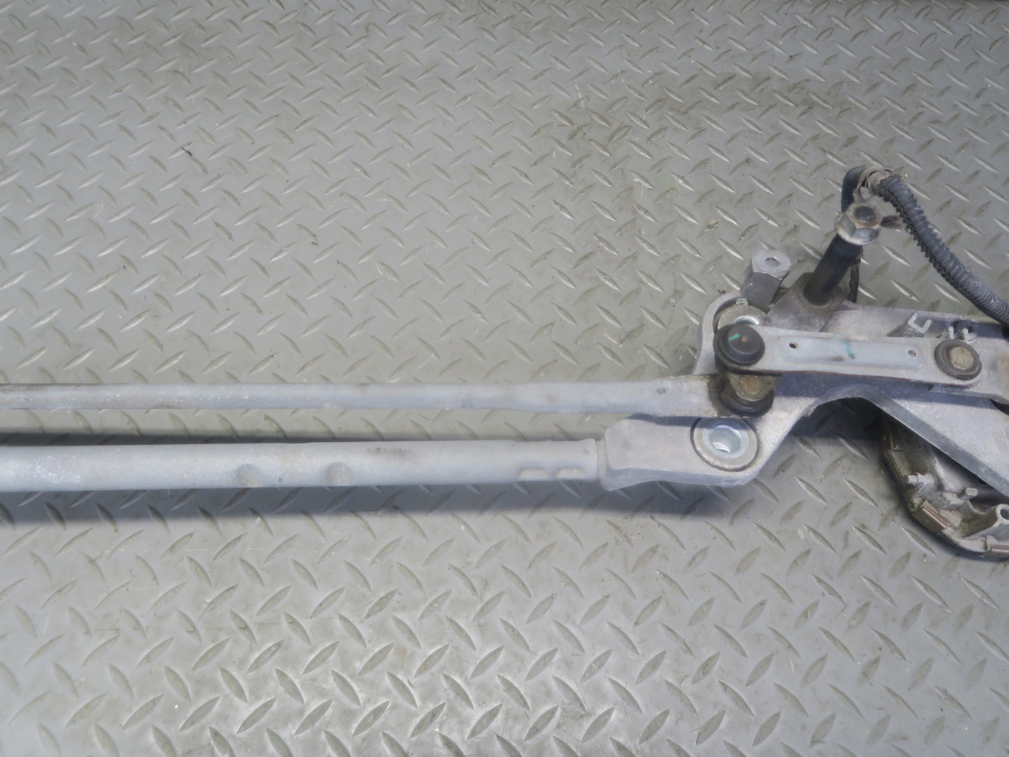 2011-2018 Porsche Cayenne 958 Windshield Wiper Transmission Linkage w Motor