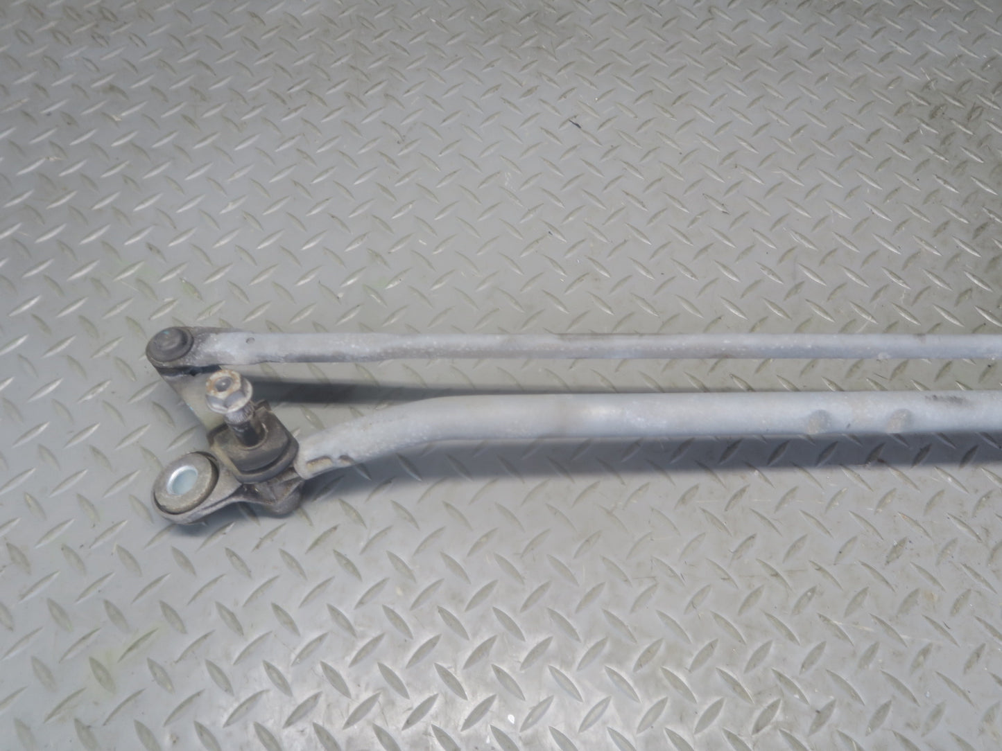 2011-2018 Porsche Cayenne 958 Windshield Wiper Transmission Linkage w Motor
