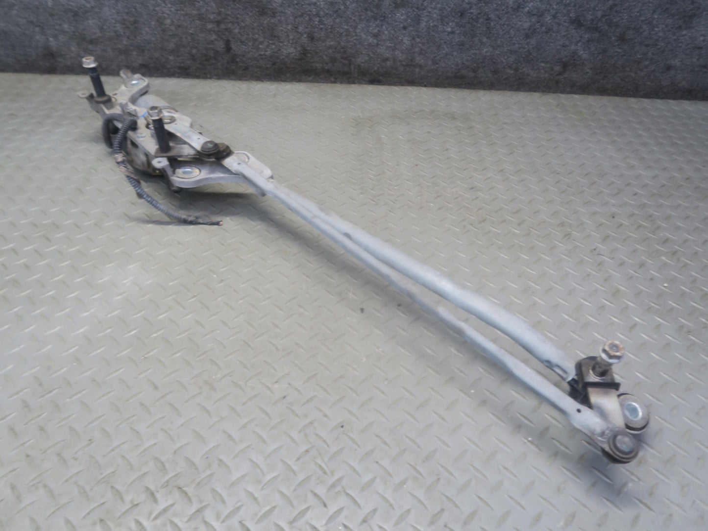 2011-2018 Porsche Cayenne 958 Windshield Wiper Transmission Linkage w Motor