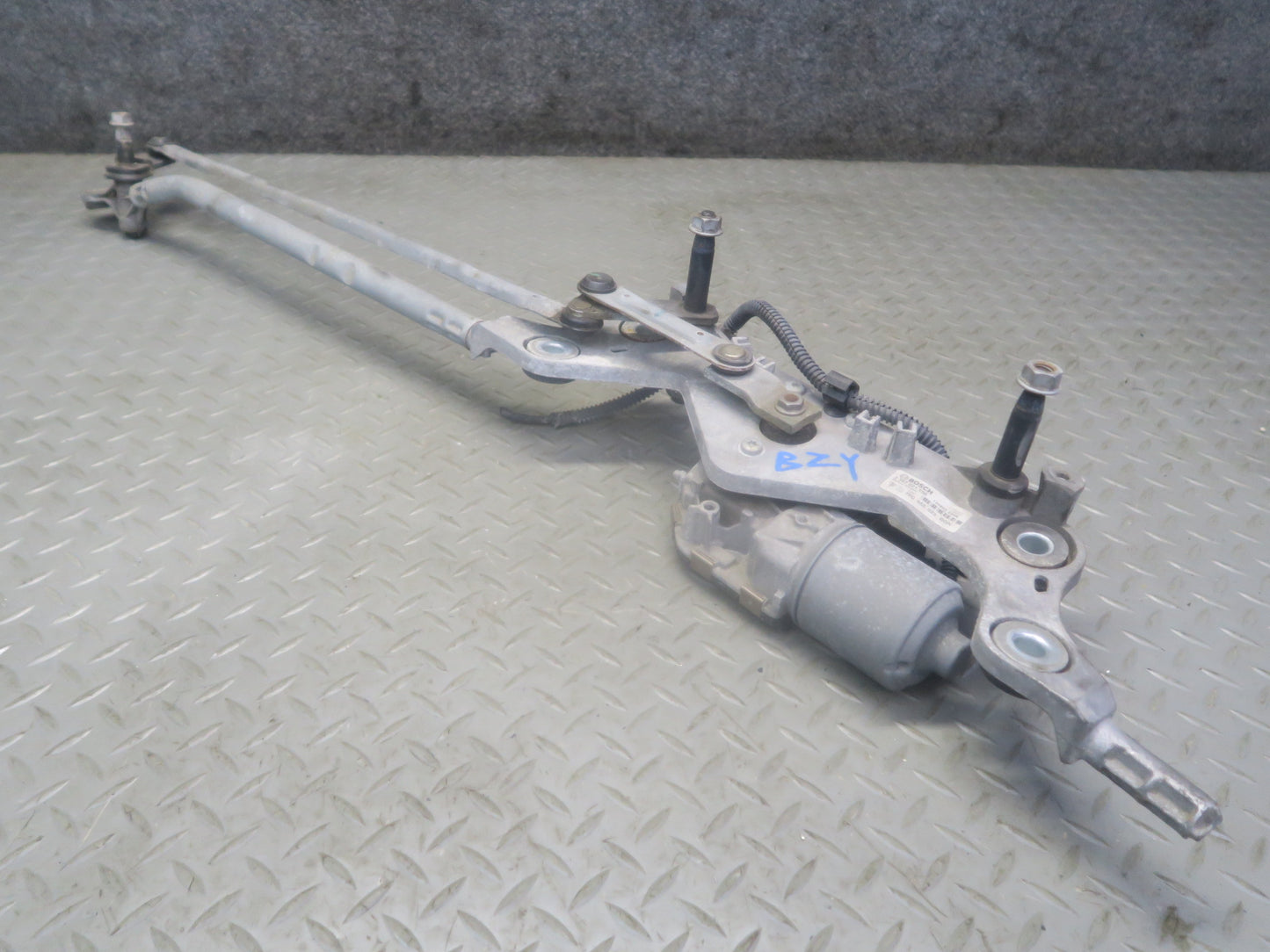 2011-2018 Porsche Cayenne 958 Windshield Wiper Transmission Linkage w Motor