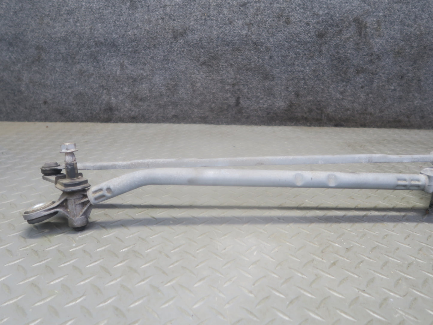 2011-2018 Porsche Cayenne 958 Windshield Wiper Transmission Linkage w Motor