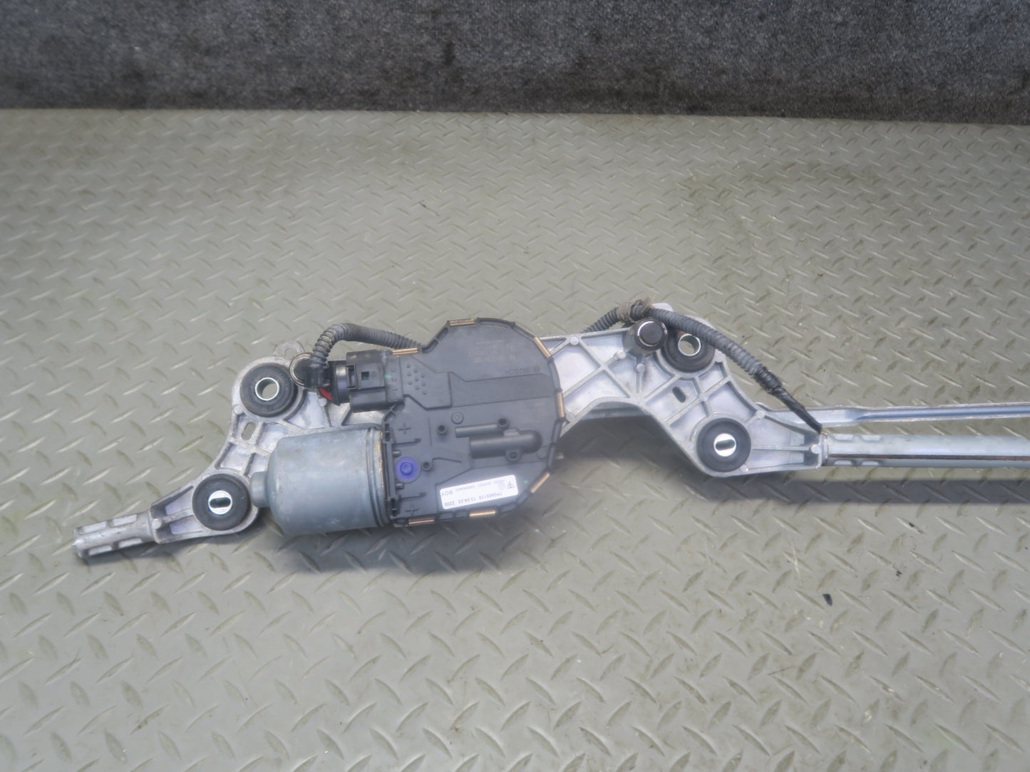 2011-2018 Porsche Cayenne 958 Windshield Wiper Transmission Linkage w Motor
