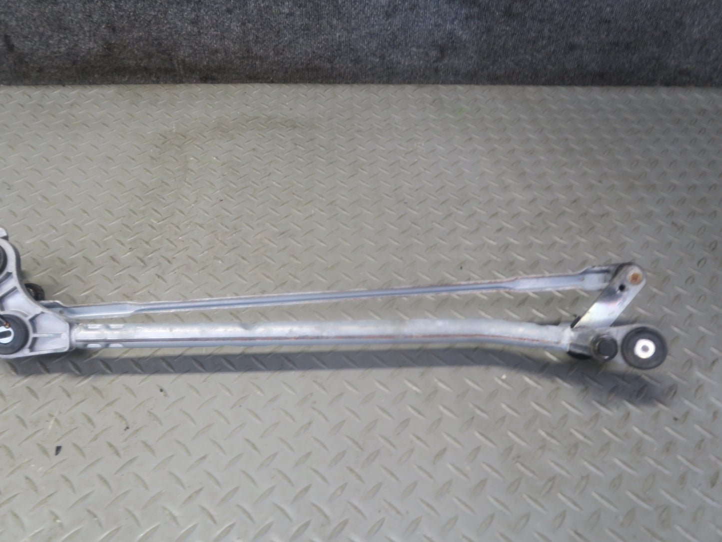 2011-2018 Porsche Cayenne 958 Windshield Wiper Transmission Linkage w Motor