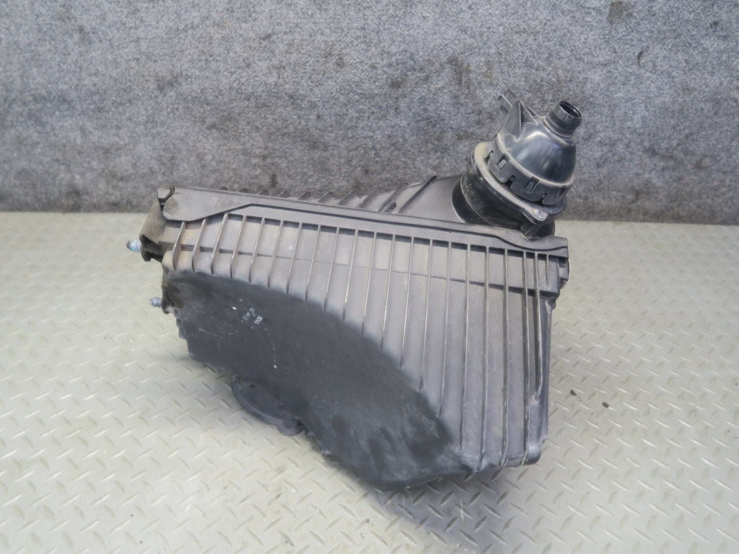 11-16 Porsche Cayenne 958 4.8L NA Right Air Intake Cleaner Filter Box w MAF Sens