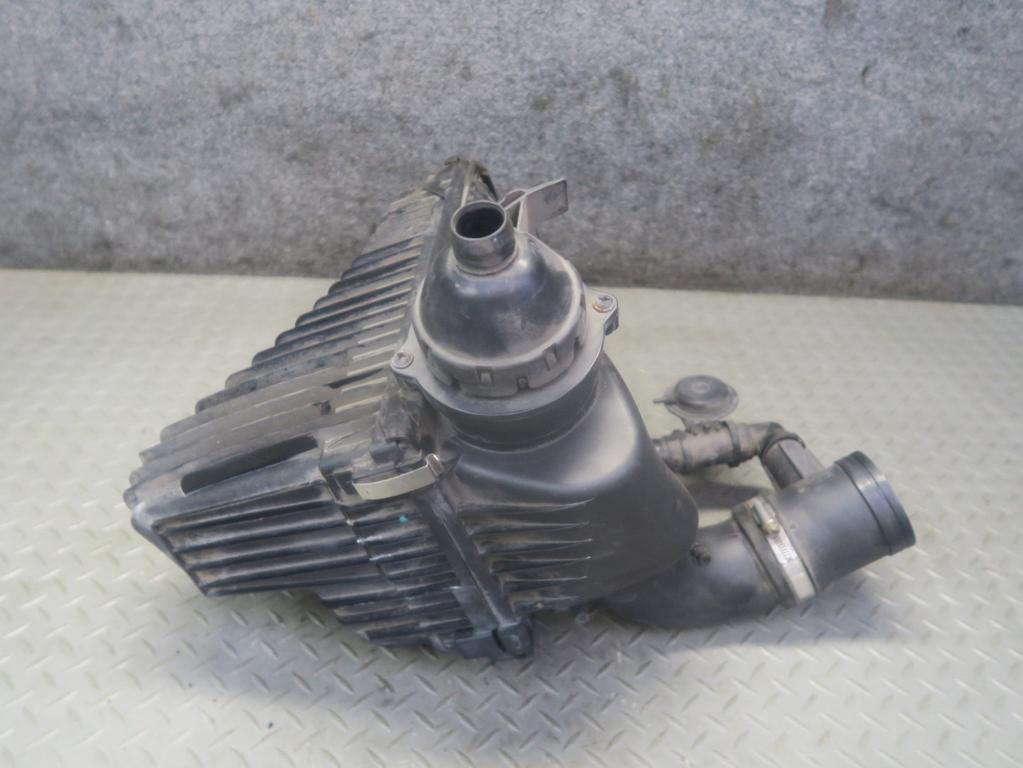 11-16 Porsche Cayenne 958 4.8L NA Right Air Intake Cleaner Filter Box w MAF Sens