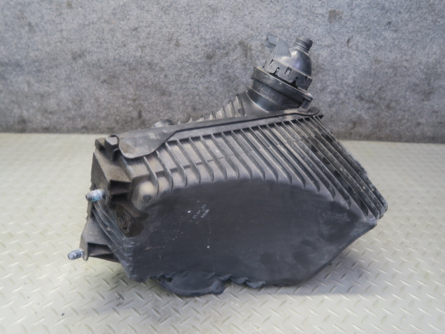 11-16 Porsche Cayenne 958 4.8L NA Right Air Intake Cleaner Filter Box w MAF Sens