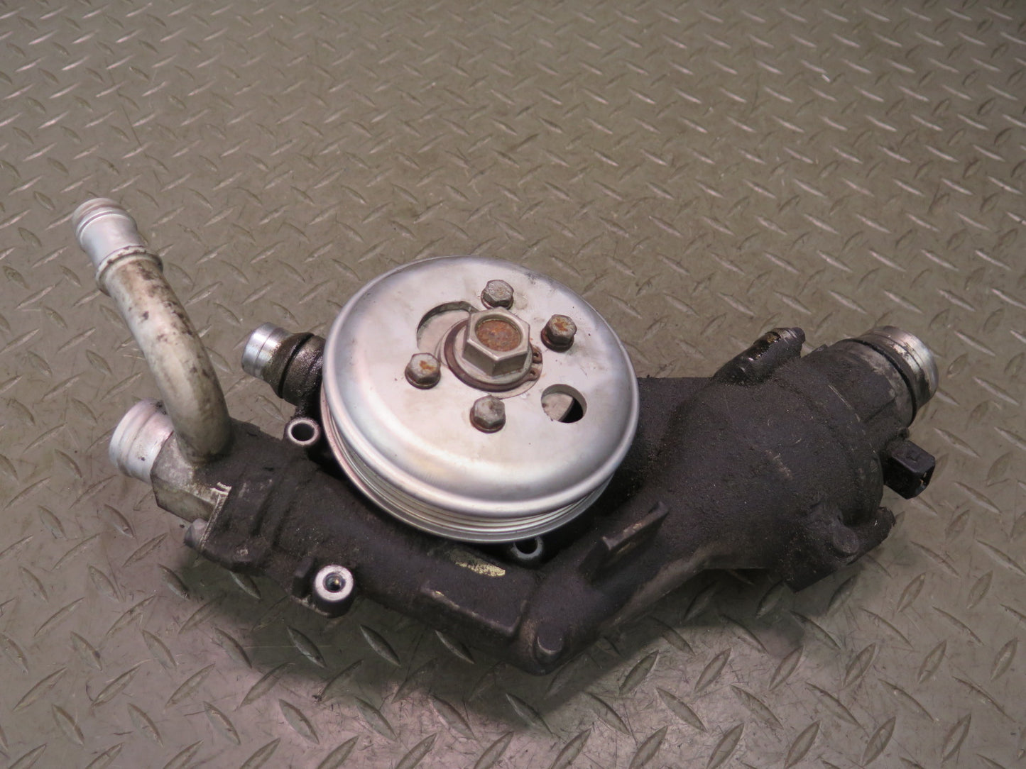 2015-2020 BMW F82 F83 M4 S55 Engine Coolant Water Pump Housing