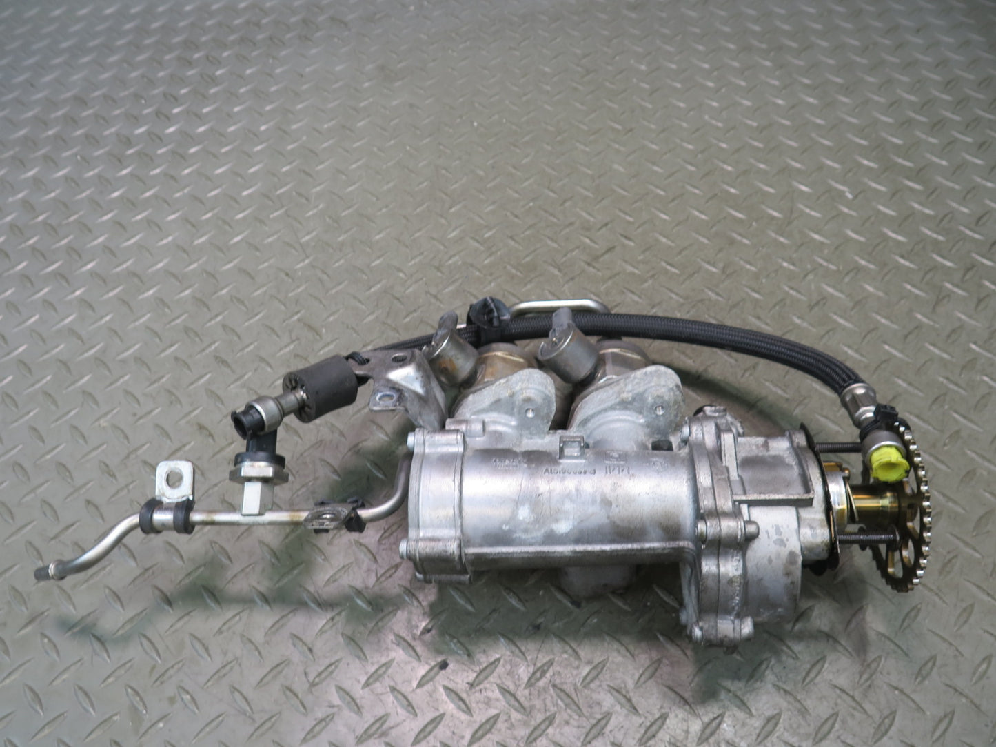2015-2020 BMW F82 F83 M4 S55 Engine High Pressure Fuel & Vacuum Pump W/ Line