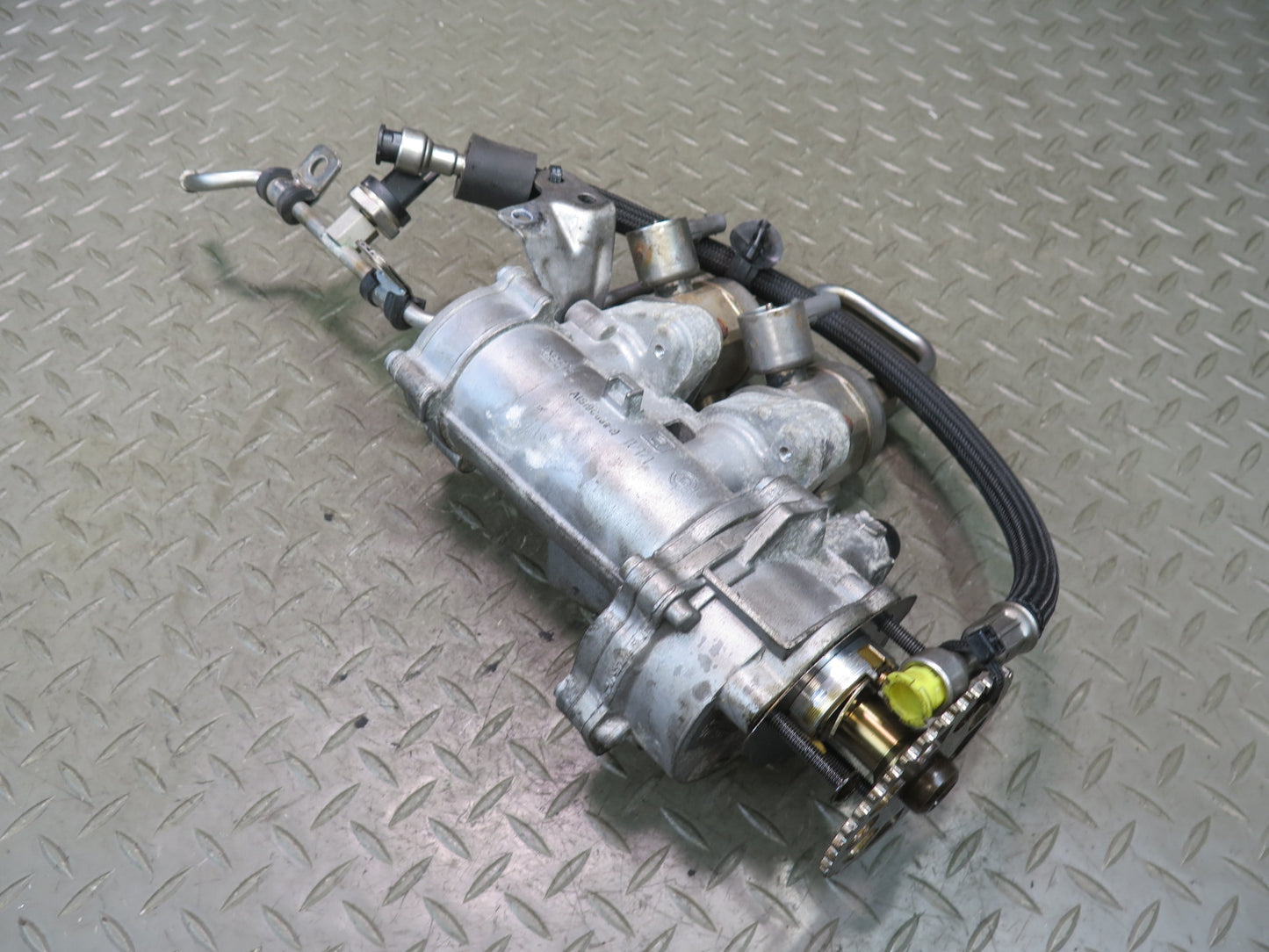 2015-2020 BMW F82 F83 M4 S55 Engine High Pressure Fuel & Vacuum Pump W/ Line