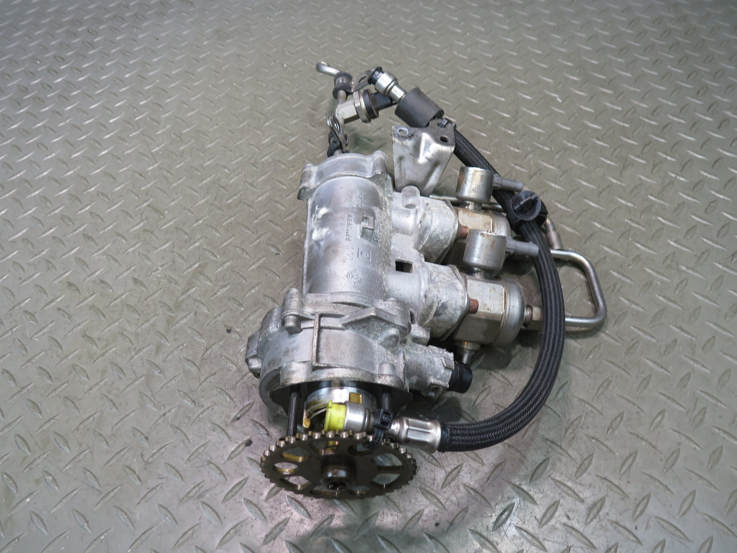 2015-2020 BMW F82 F83 M4 S55 Engine High Pressure Fuel & Vacuum Pump W/ Line