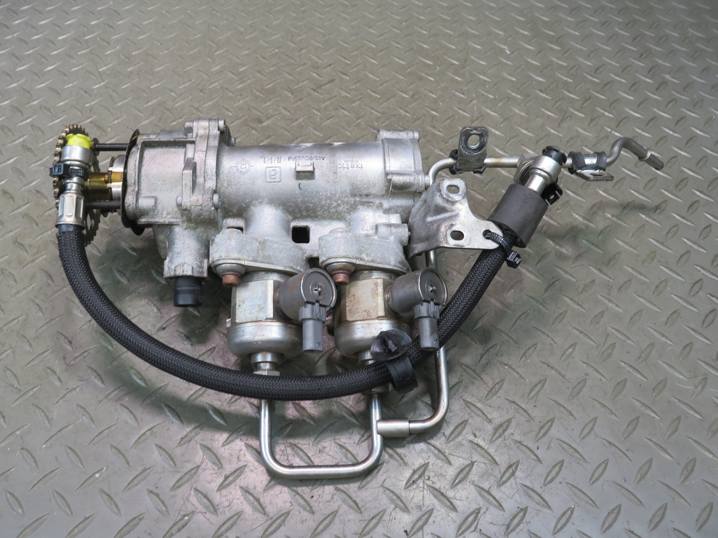 2015-2020 BMW F82 F83 M4 S55 Engine High Pressure Fuel & Vacuum Pump W/ Line