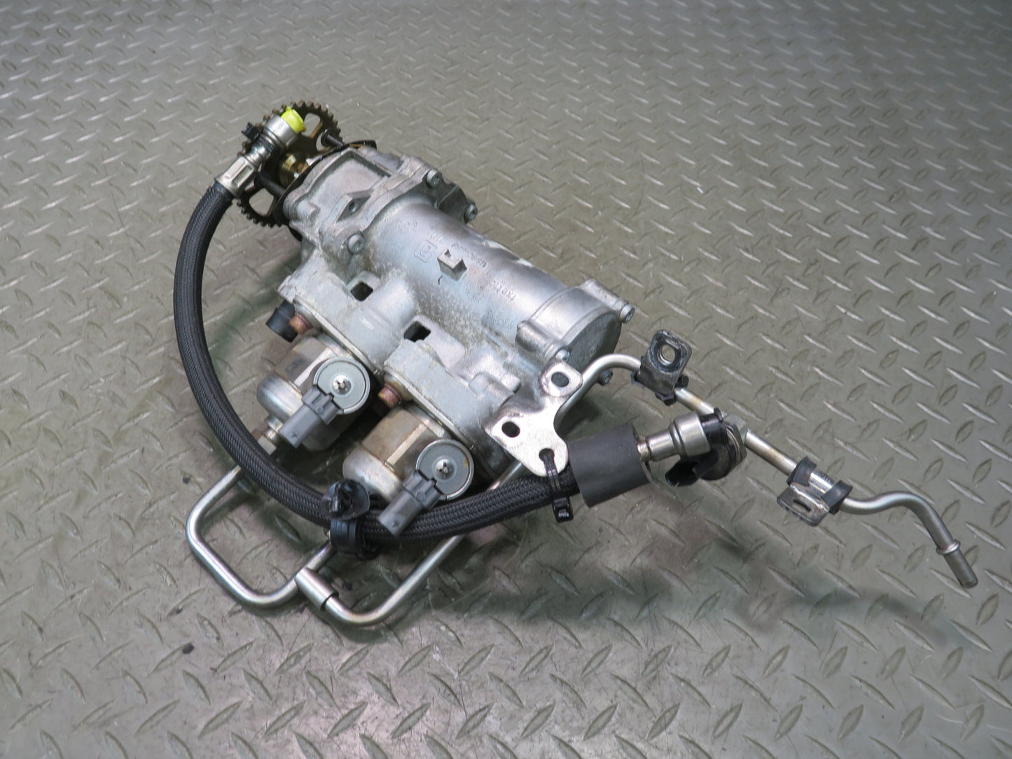 2015-2020 BMW F82 F83 M4 S55 Engine High Pressure Fuel & Vacuum Pump W/ Line