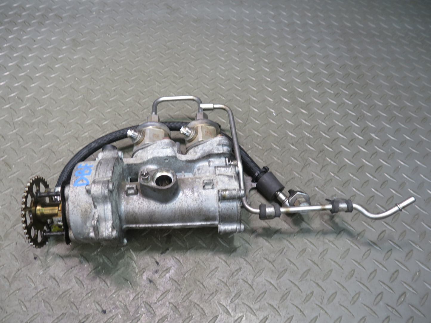 2015-2020 BMW F82 F83 M4 S55 Engine High Pressure Fuel & Vacuum Pump W/ Line