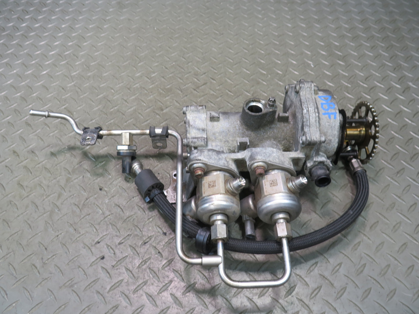 2015-2020 BMW F82 F83 M4 S55 Engine High Pressure Fuel & Vacuum Pump W/ Line
