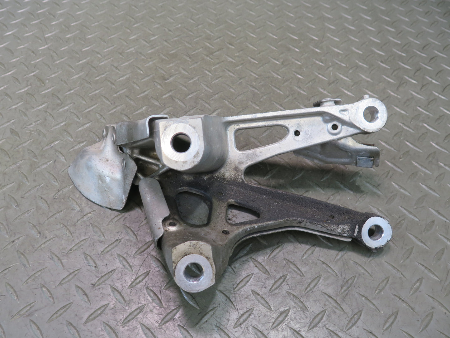 2015-2020 BMW F82 F83 M4 S55 Engine Right Support Mount Bracket