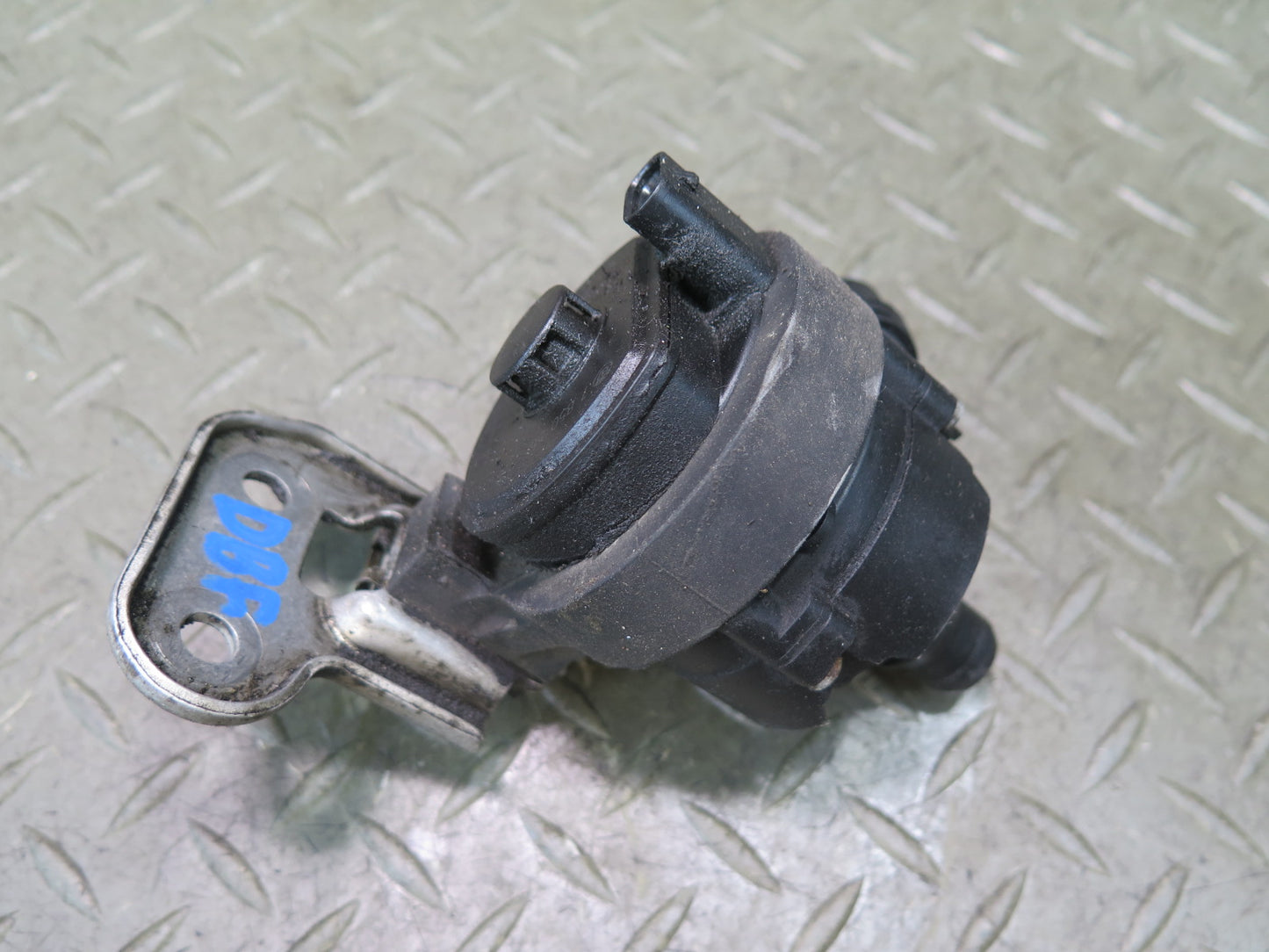 2015-2020 BMW F82 F83 M4 S55 Engine Auxiliary Electric Water Pump W/ Bracket