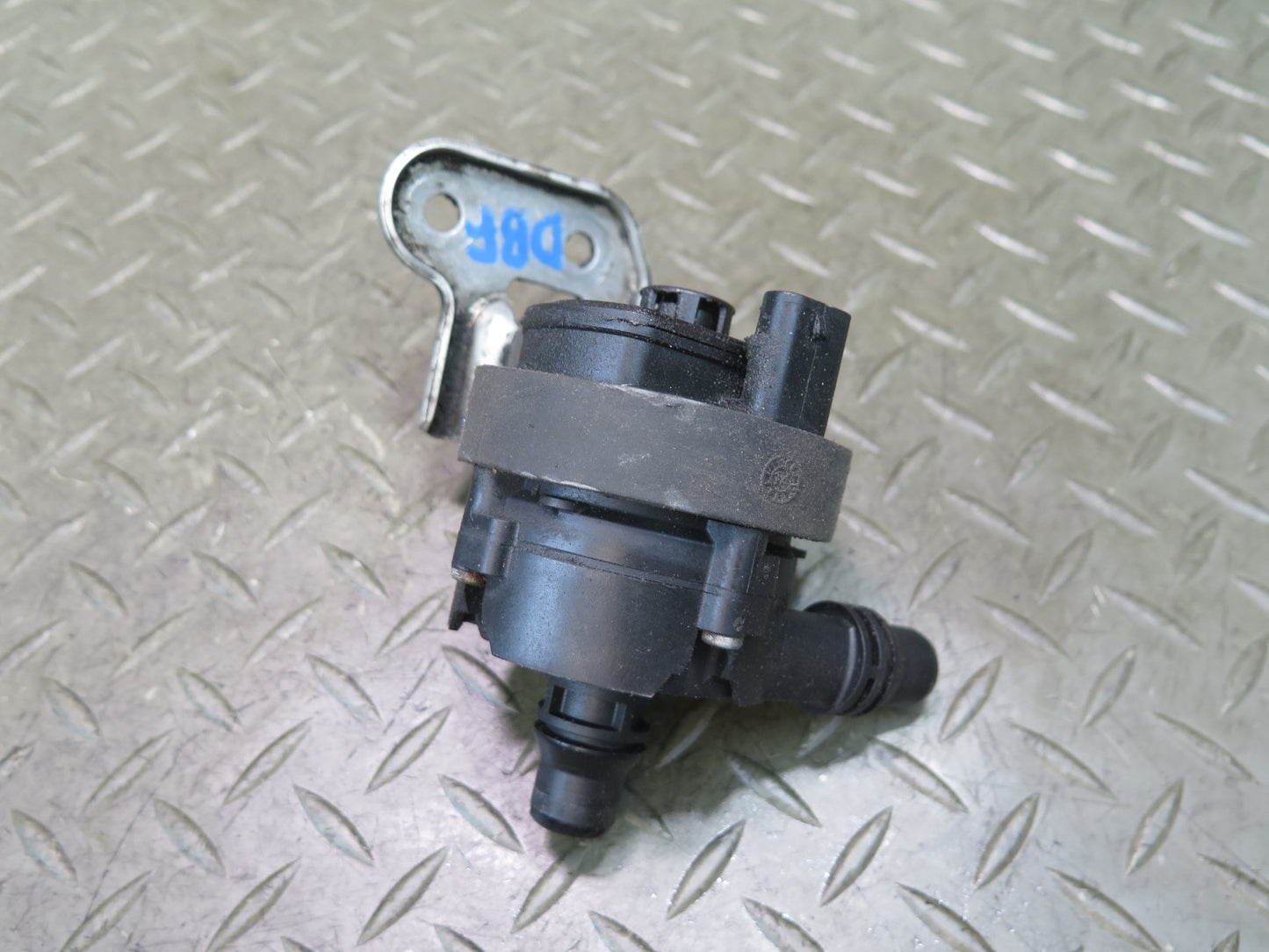 2015-2020 BMW F82 F83 M4 S55 Engine Auxiliary Electric Water Pump W/ Bracket