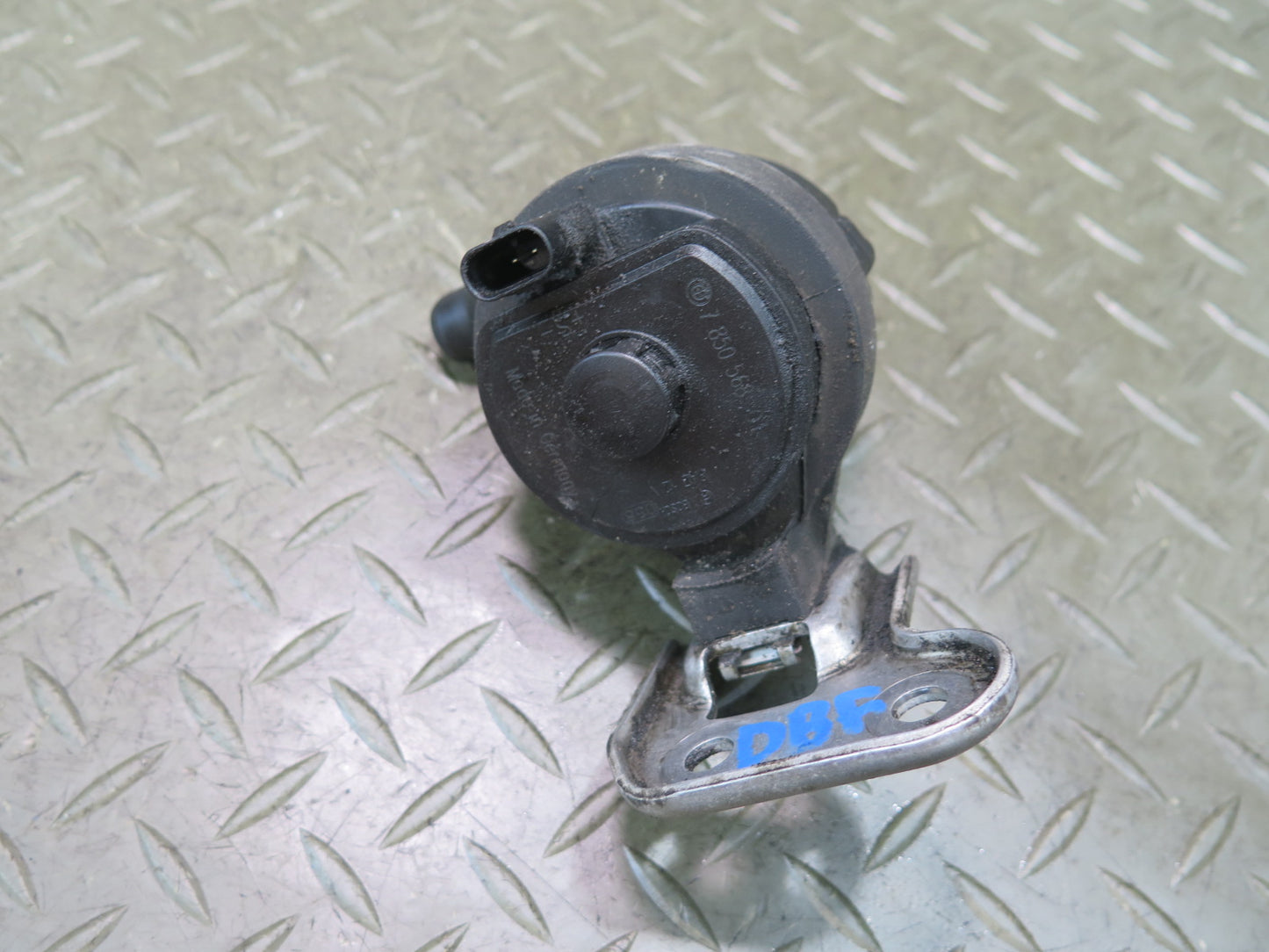 2015-2020 BMW F82 F83 M4 S55 Engine Auxiliary Electric Water Pump W/ Bracket
