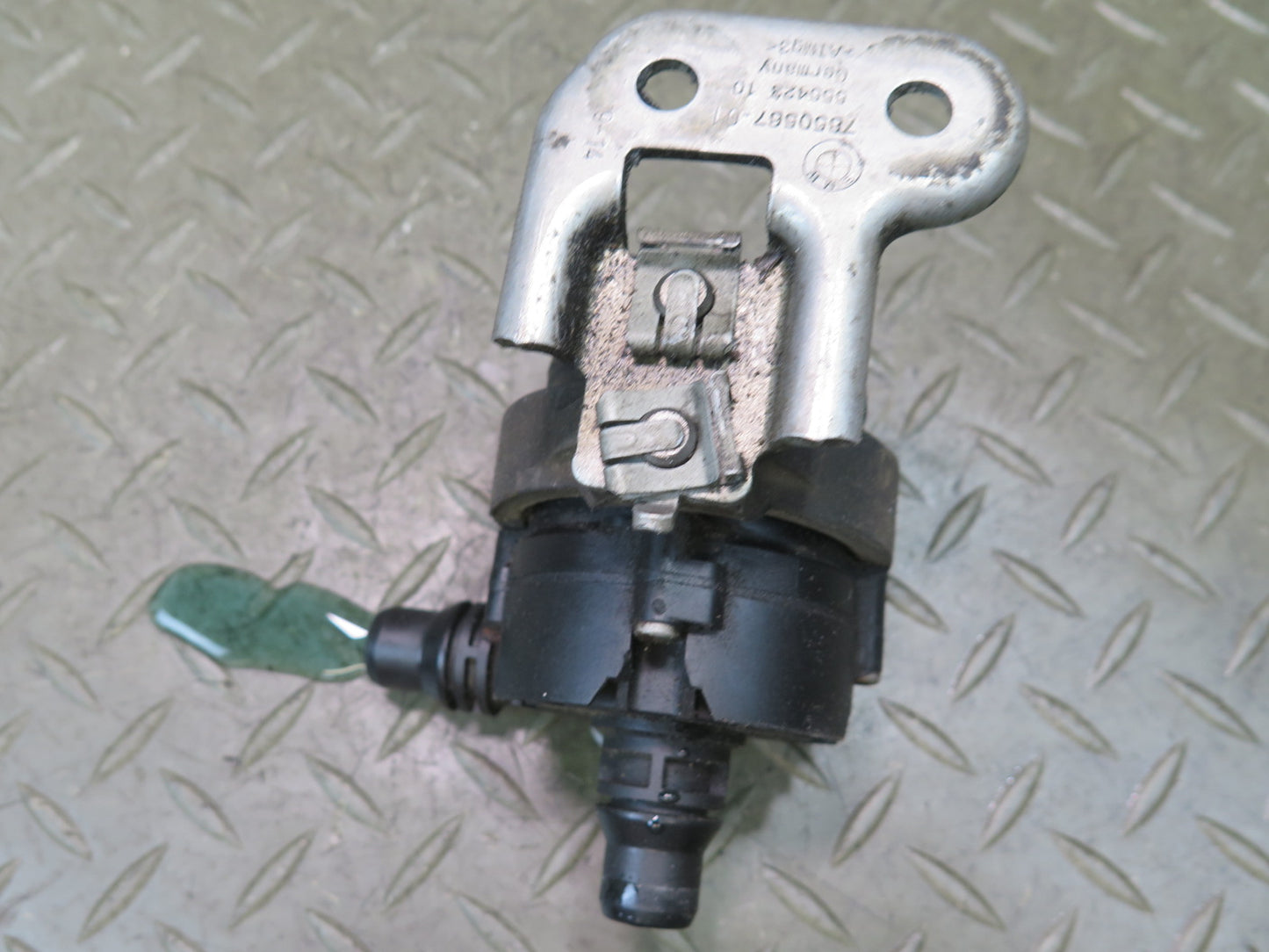 2015-2020 BMW F82 F83 M4 S55 Engine Auxiliary Electric Water Pump W/ Bracket