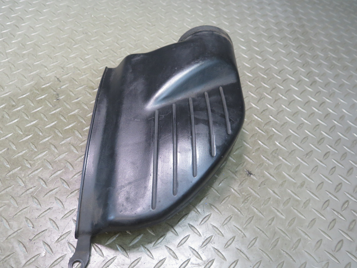 01-05 Lexus JCE10L IS300 Air Intake Cleaner Filter Box Hose Duct 17751-46140 OEM