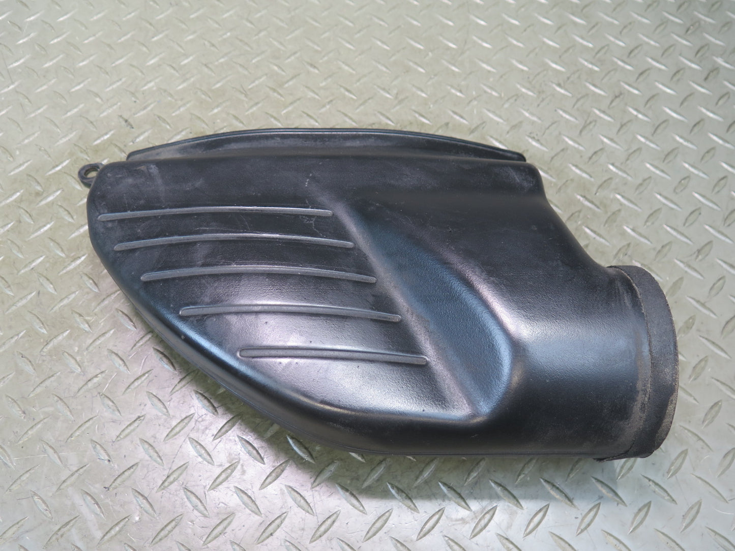 01-05 Lexus JCE10L IS300 Air Intake Cleaner Filter Box Hose Duct 17751-46140 OEM
