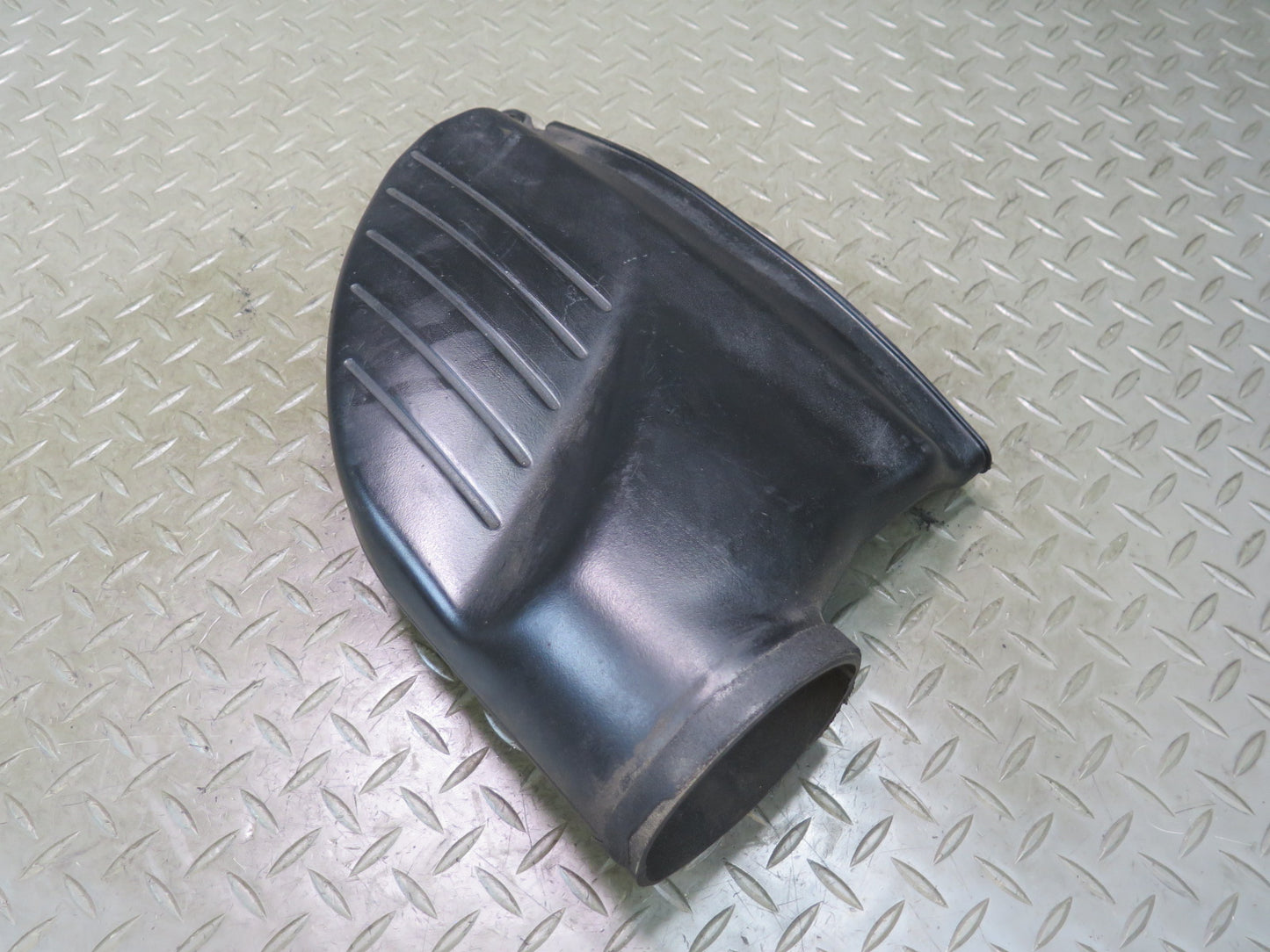 01-05 Lexus JCE10L IS300 Air Intake Cleaner Filter Box Hose Duct 17751-46140 OEM