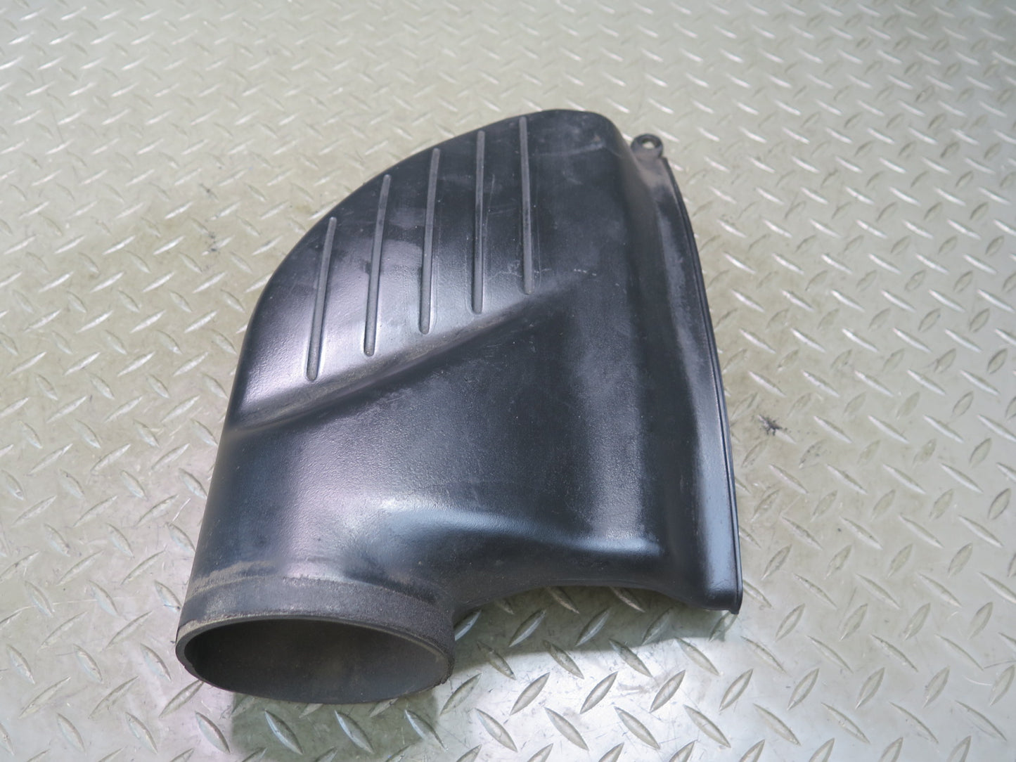 01-05 Lexus JCE10L IS300 Air Intake Cleaner Filter Box Hose Duct 17751-46140 OEM