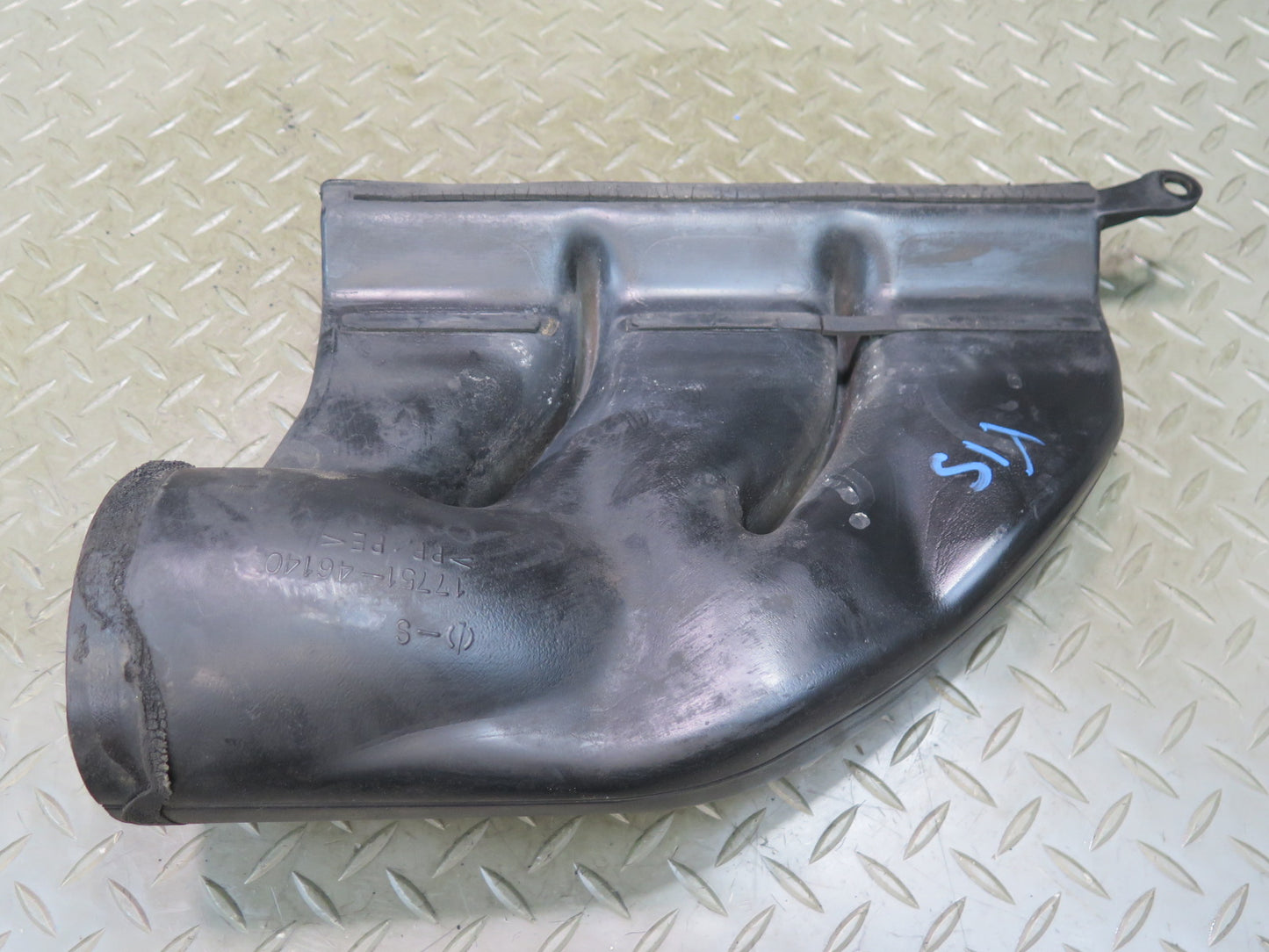 01-05 Lexus JCE10L IS300 Air Intake Cleaner Filter Box Hose Duct 17751-46140 OEM