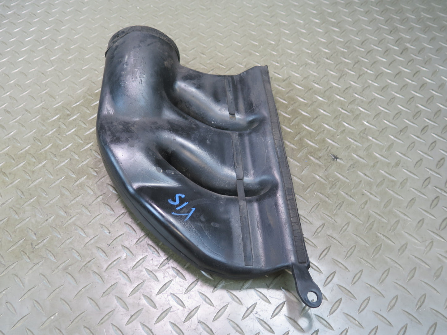 01-05 Lexus JCE10L IS300 Air Intake Cleaner Filter Box Hose Duct 17751-46140 OEM