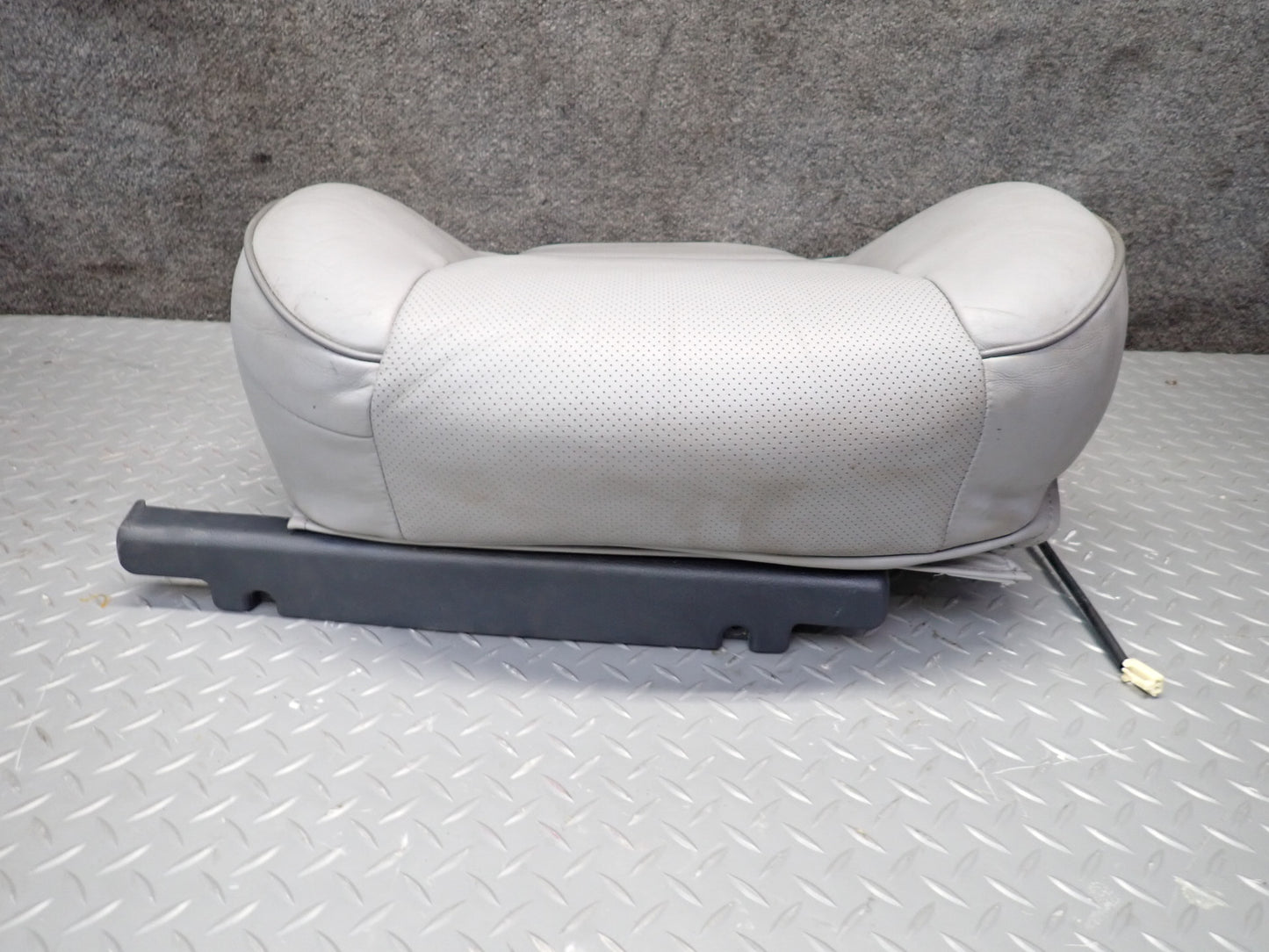 01-05 Lexus JCE10L IS300 Front Right Seat Lower Leather Cushion Gray OEM