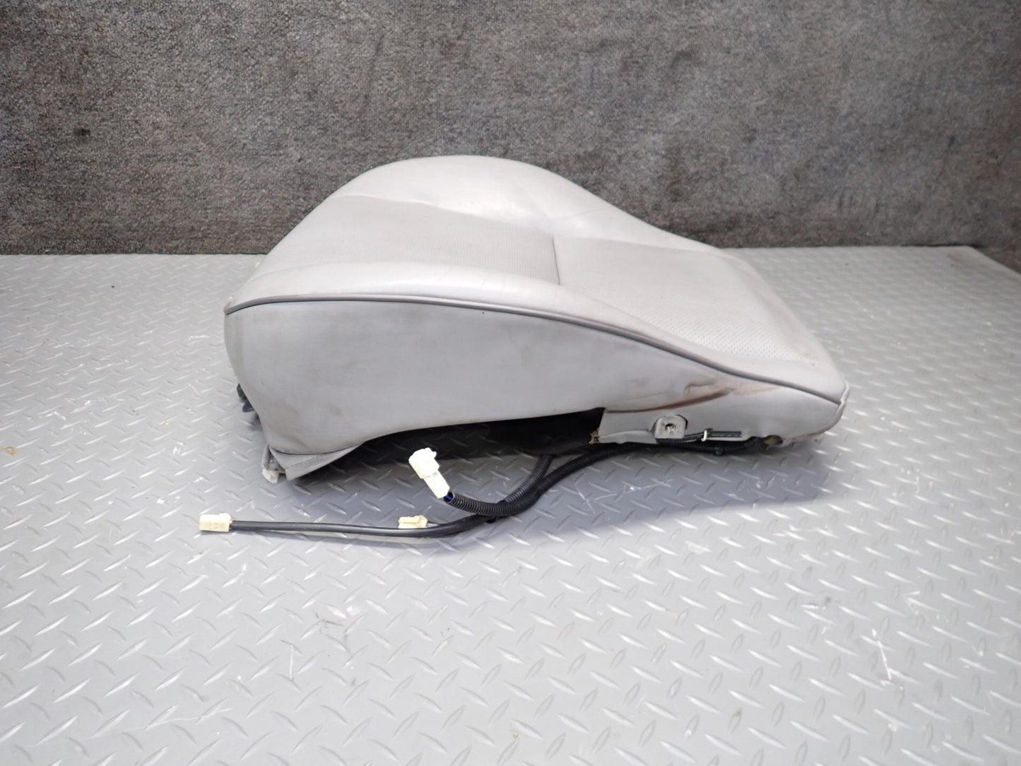 01-05 Lexus JCE10L IS300 Front Right Seat Lower Leather Cushion Gray OEM