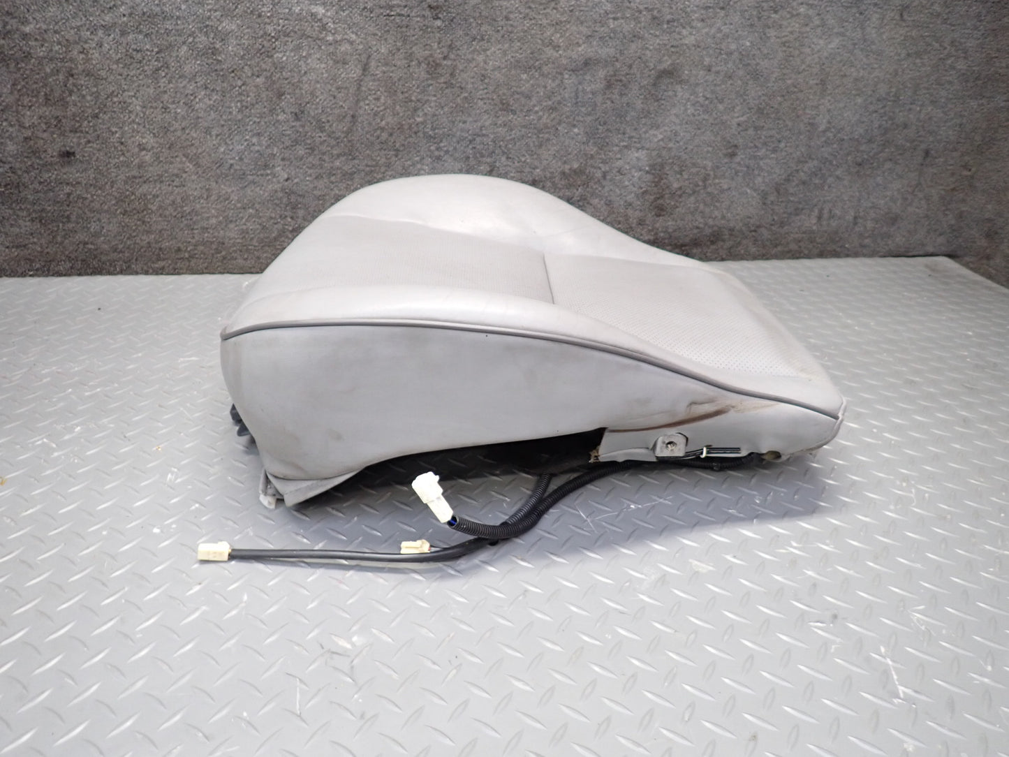 01-05 Lexus JCE10L IS300 Front Right Seat Lower Leather Cushion Gray OEM