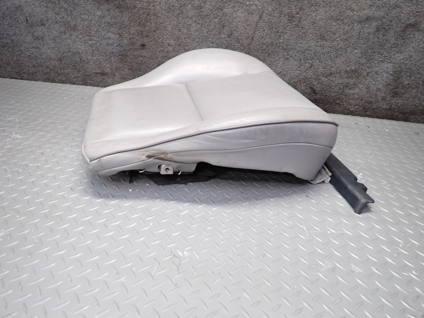 01-05 Lexus JCE10L IS300 Front Right Seat Lower Leather Cushion Gray OEM