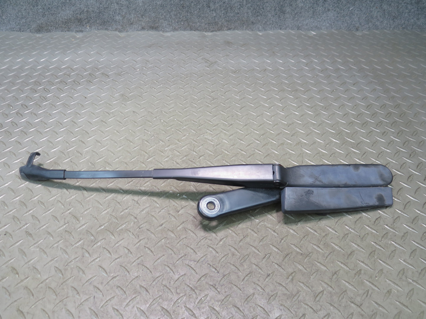 2011-2018 Porsche Cayenne 958 Front Left & Right Windshield Wiper Arm Set of 2
