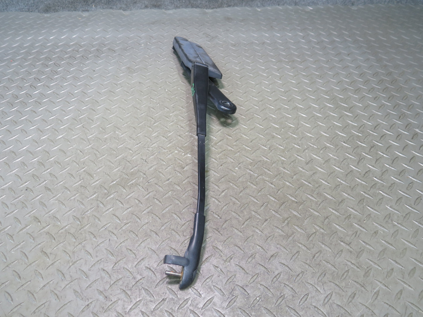 2011-2018 Porsche Cayenne 958 Front Left & Right Windshield Wiper Arm Set of 2