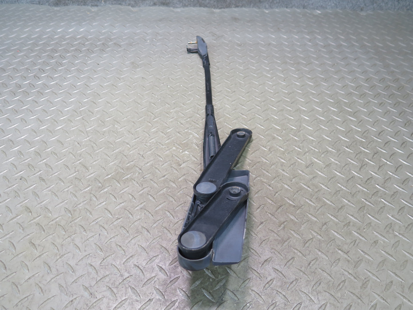 2011-2018 Porsche Cayenne 958 Front Left & Right Windshield Wiper Arm Set of 2