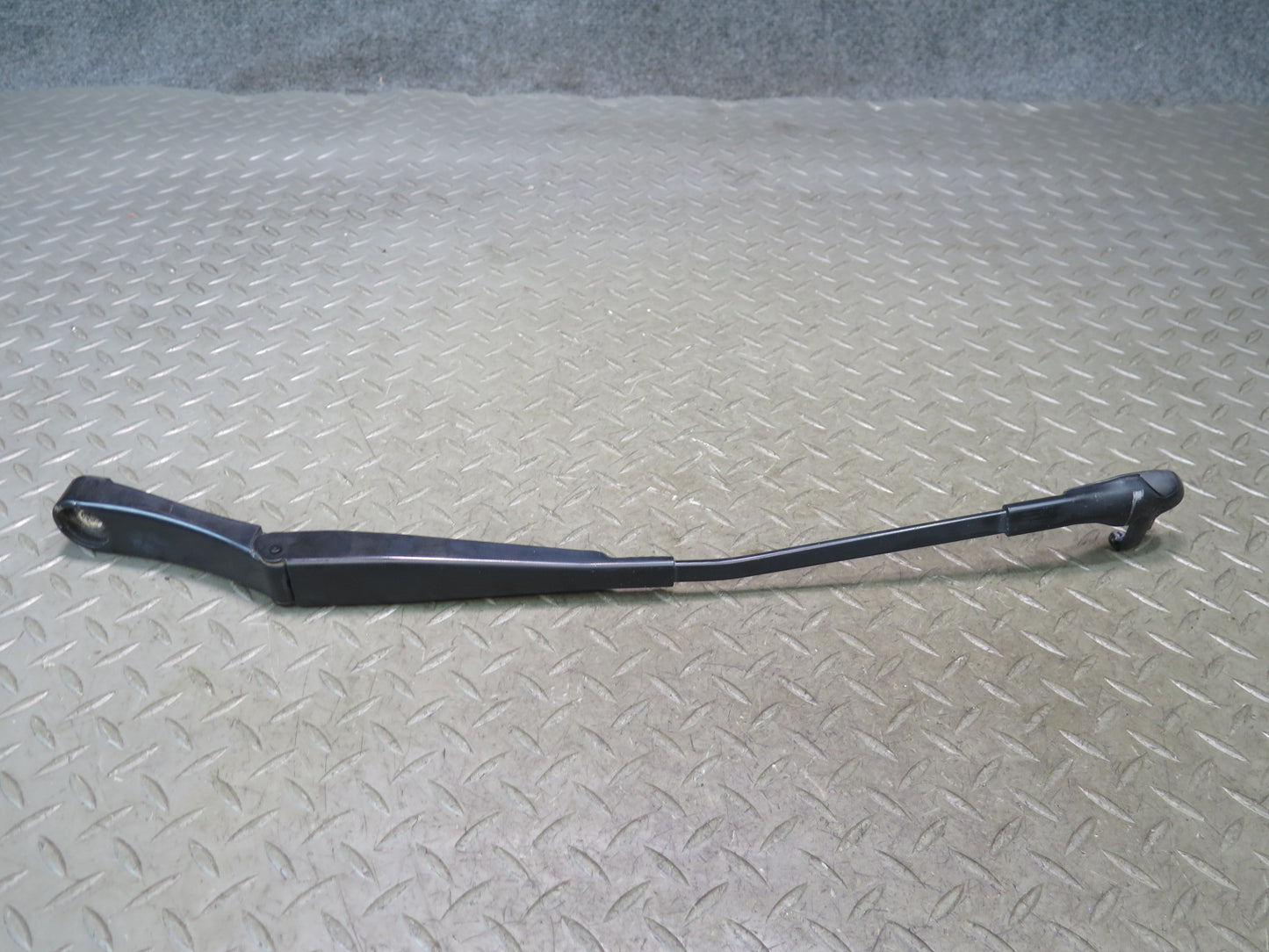 2011-2018 Porsche Cayenne 958 Front Left & Right Windshield Wiper Arm Set of 2