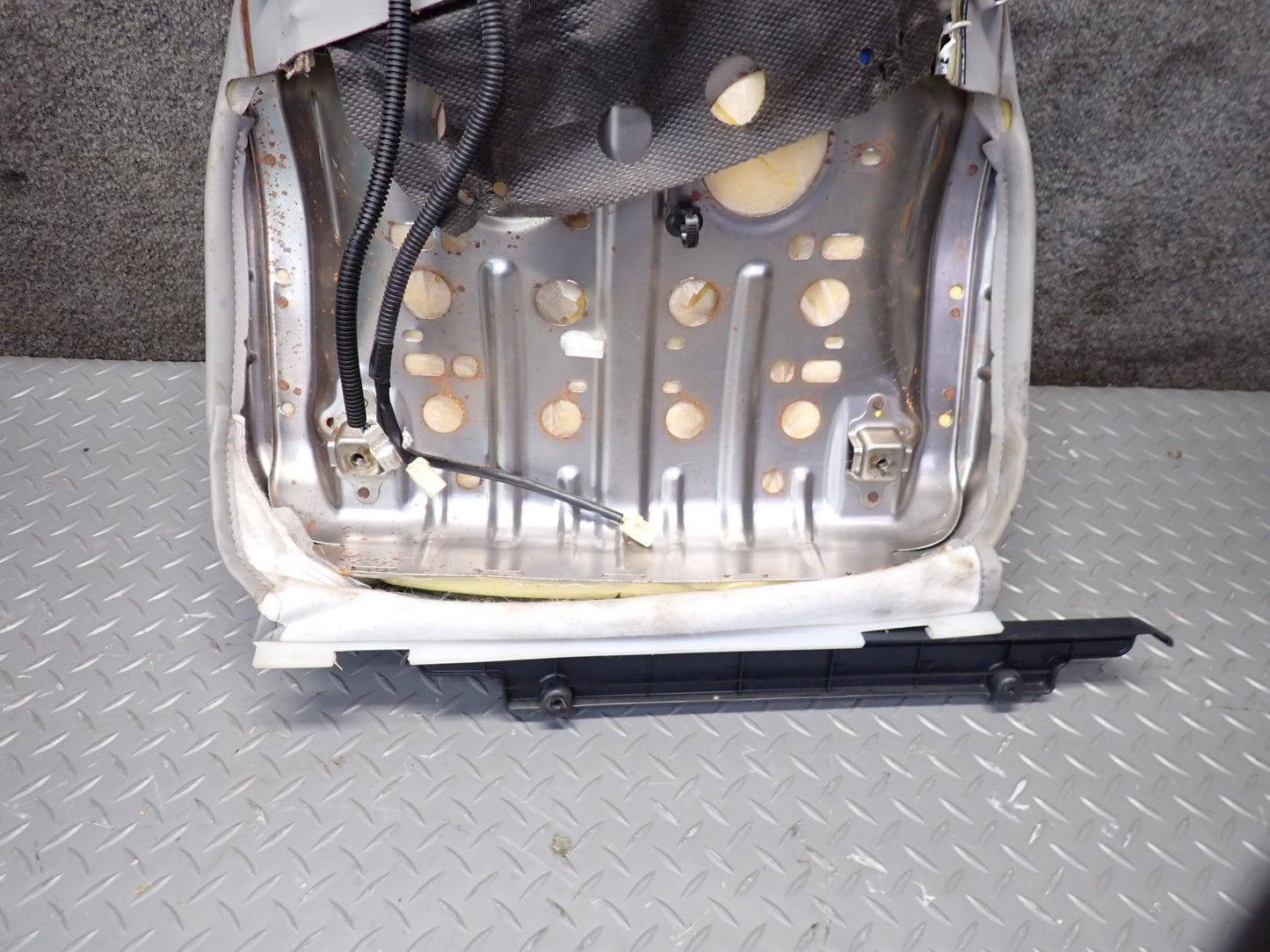 01-05 Lexus JCE10L IS300 Front Right Seat Lower Leather Cushion Gray OEM