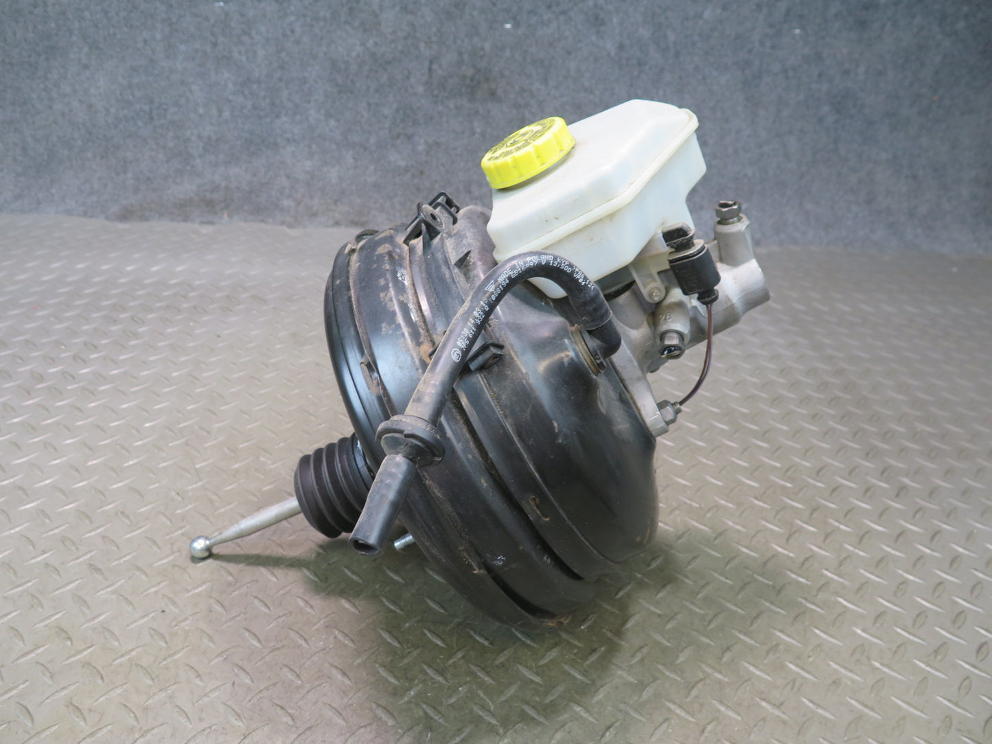 2011-2014 Porsche Cayenne 958 Brake Master Cylinder Booster Fluid Reservoir Tank
