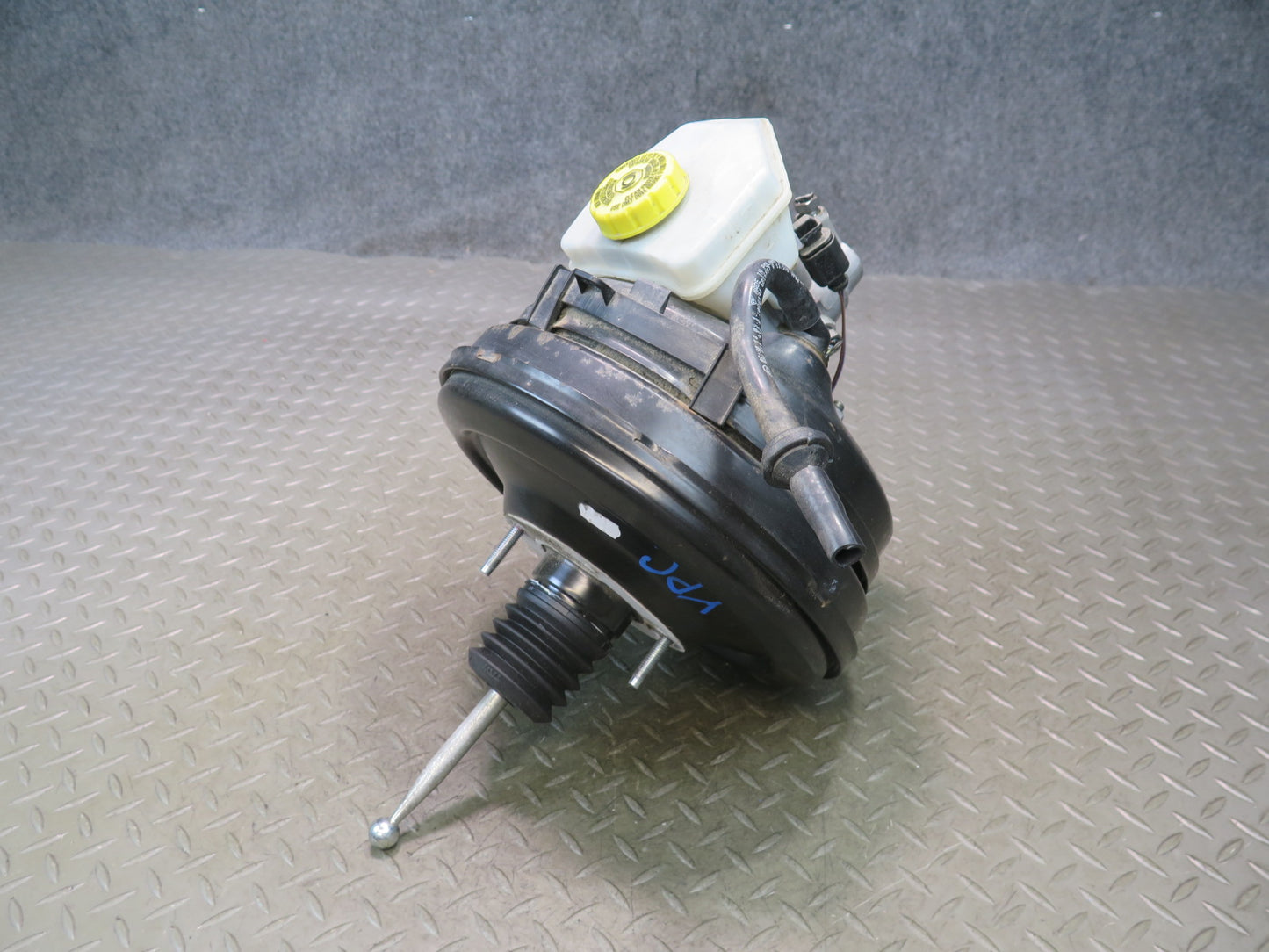 2011-2014 Porsche Cayenne 958 Brake Master Cylinder Booster Fluid Reservoir Tank