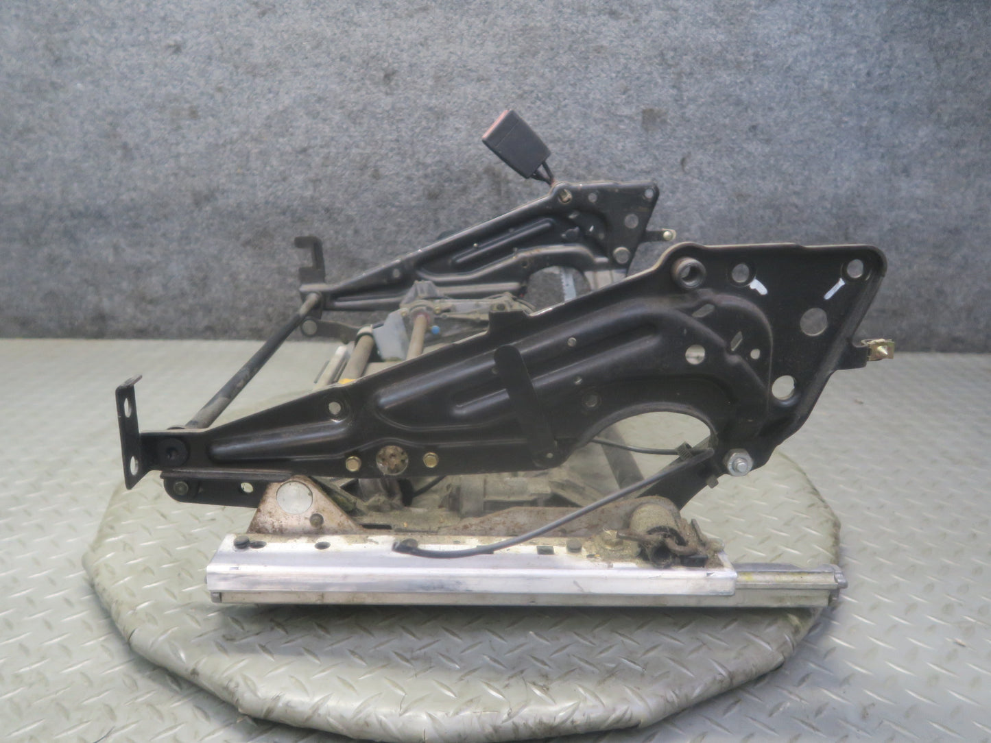 94-99 Mercedes W140 S500 Front Left Seat Lower Frame Track Rail w Motors OEM