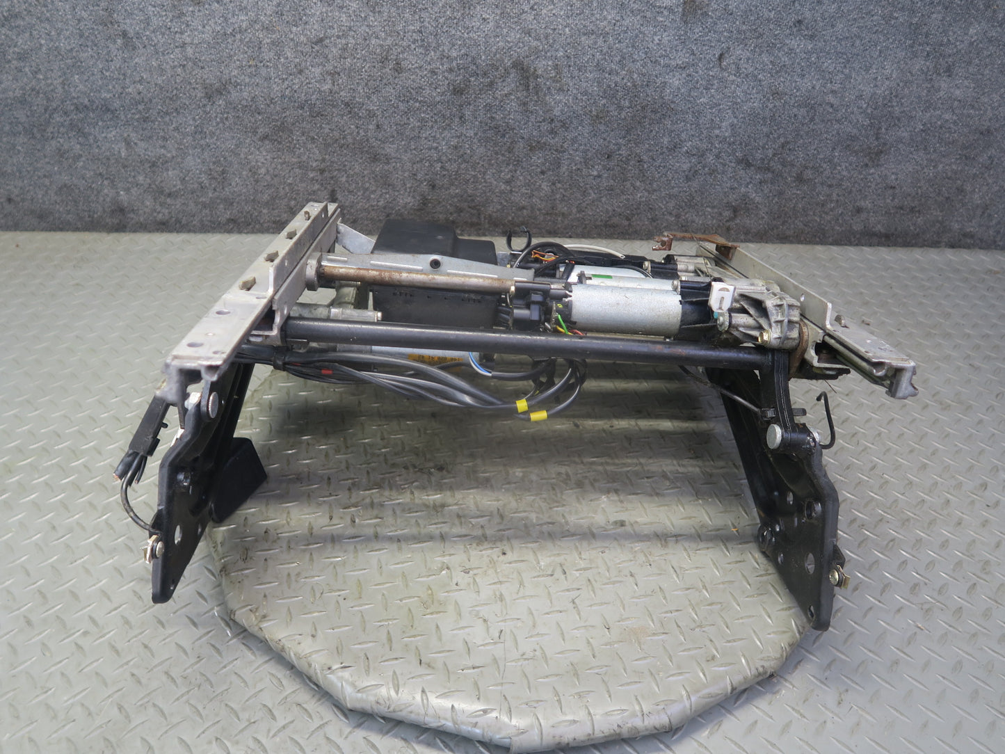 94-99 Mercedes W140 S500 Front Left Seat Lower Frame Track Rail w Motors OEM