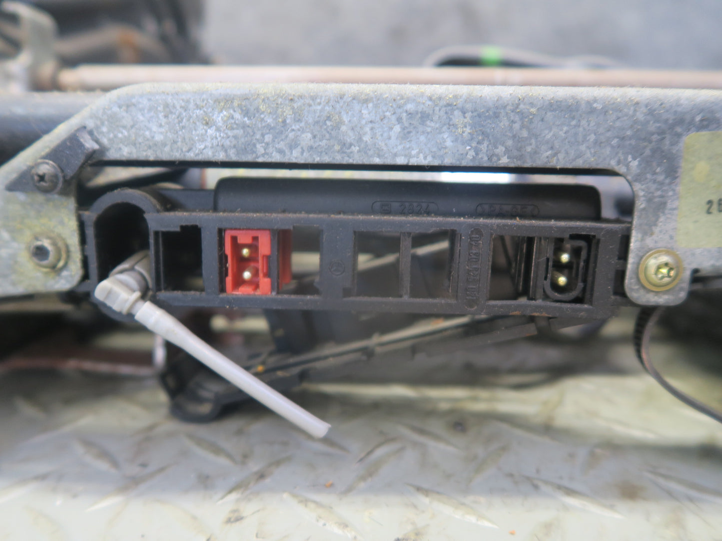 94-99 Mercedes W140 S500 Front Right Seat Lower Frame Track Rail w Motors OEM