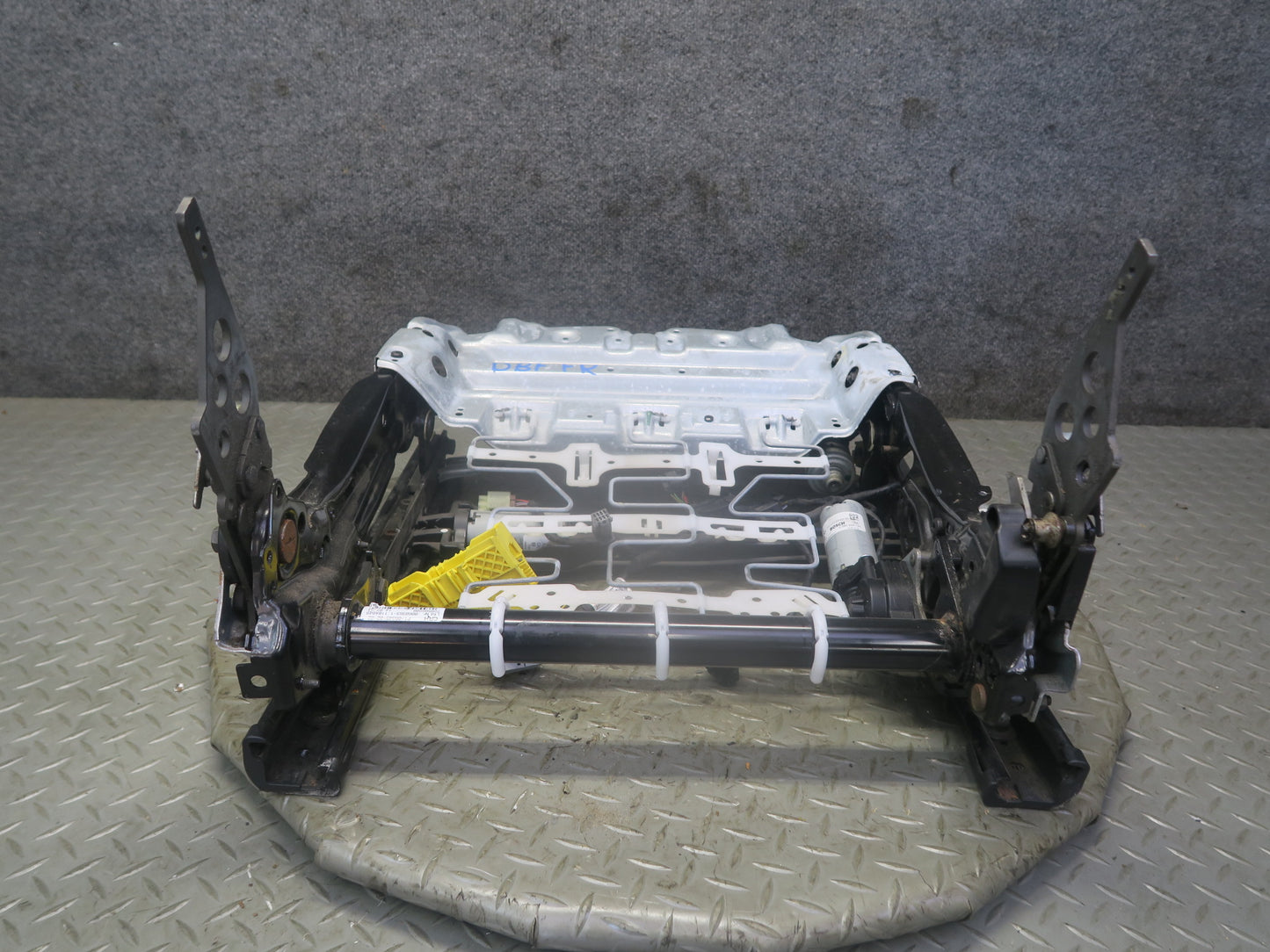 2015-2020 BMW F82 M4 Front Right Side Seat Lower Frame Rail Track W/ Motors