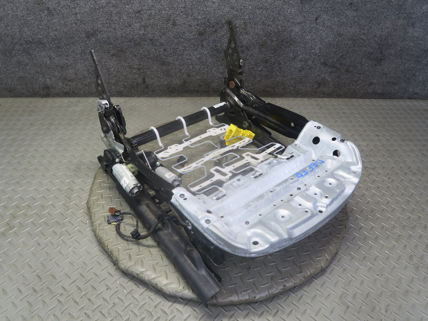 2015-2020 BMW F82 M4 Front Right Side Seat Lower Frame Rail Track W/ Motors