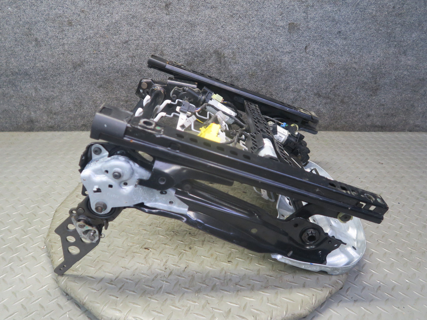 2015-2020 BMW F82 M4 Front Right Side Seat Lower Frame Rail Track W/ Motors